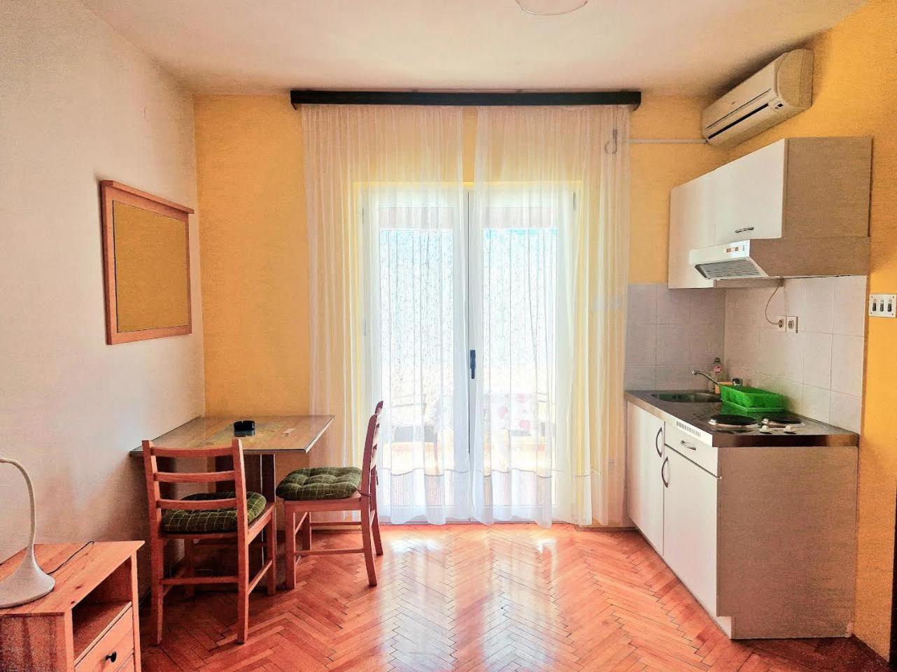 And Dobrila Apartment