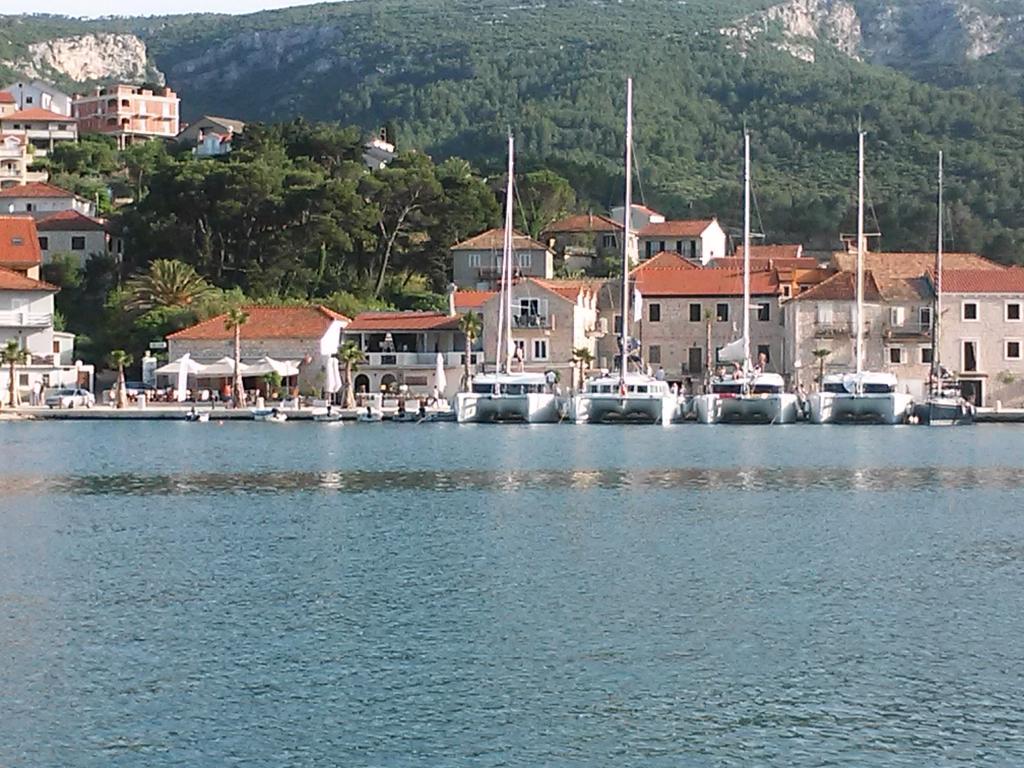 And Dobrila Jelsa (Hvar)