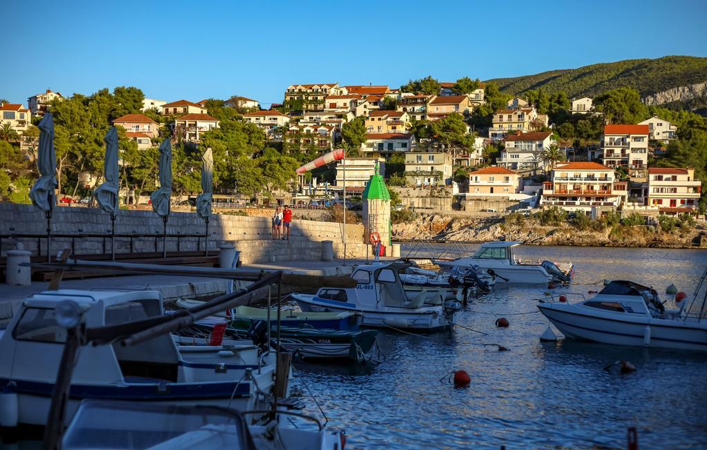 And Dobrila * Jelsa (Hvar)
