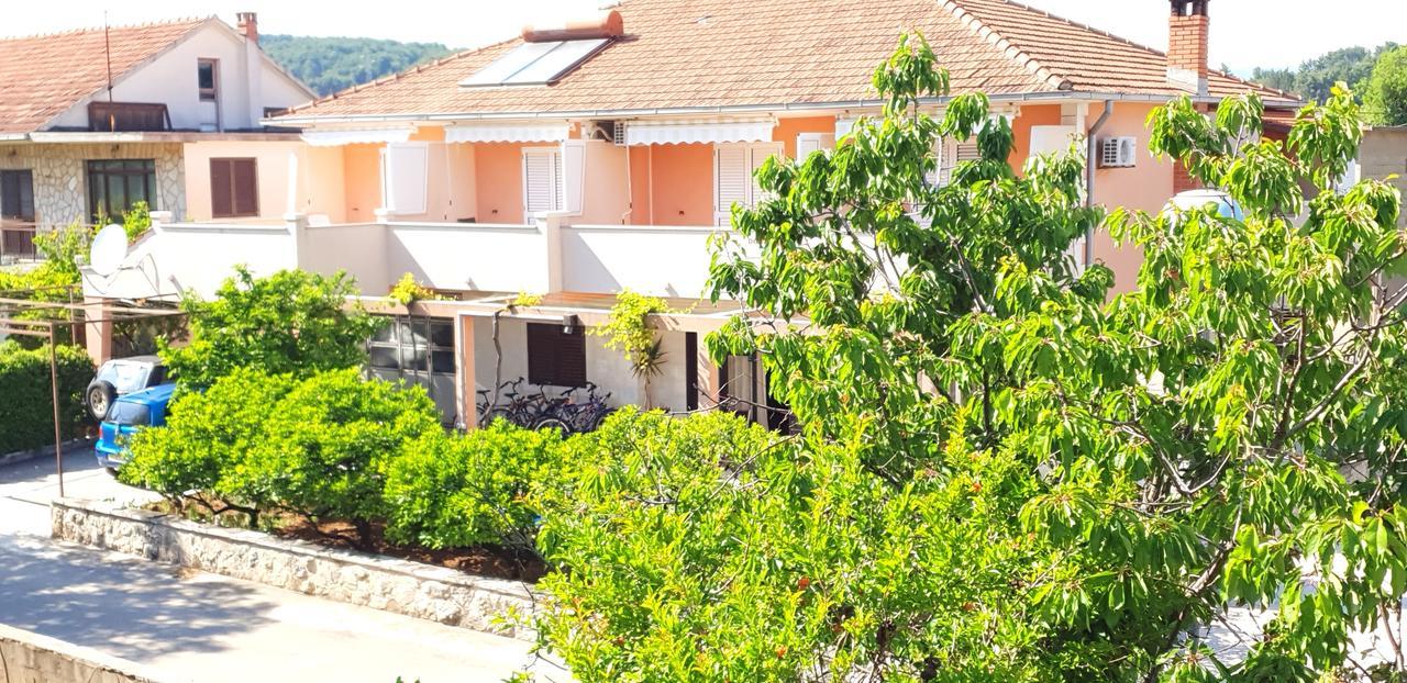 Apartment And Dobrila Jelsa (Hvar)