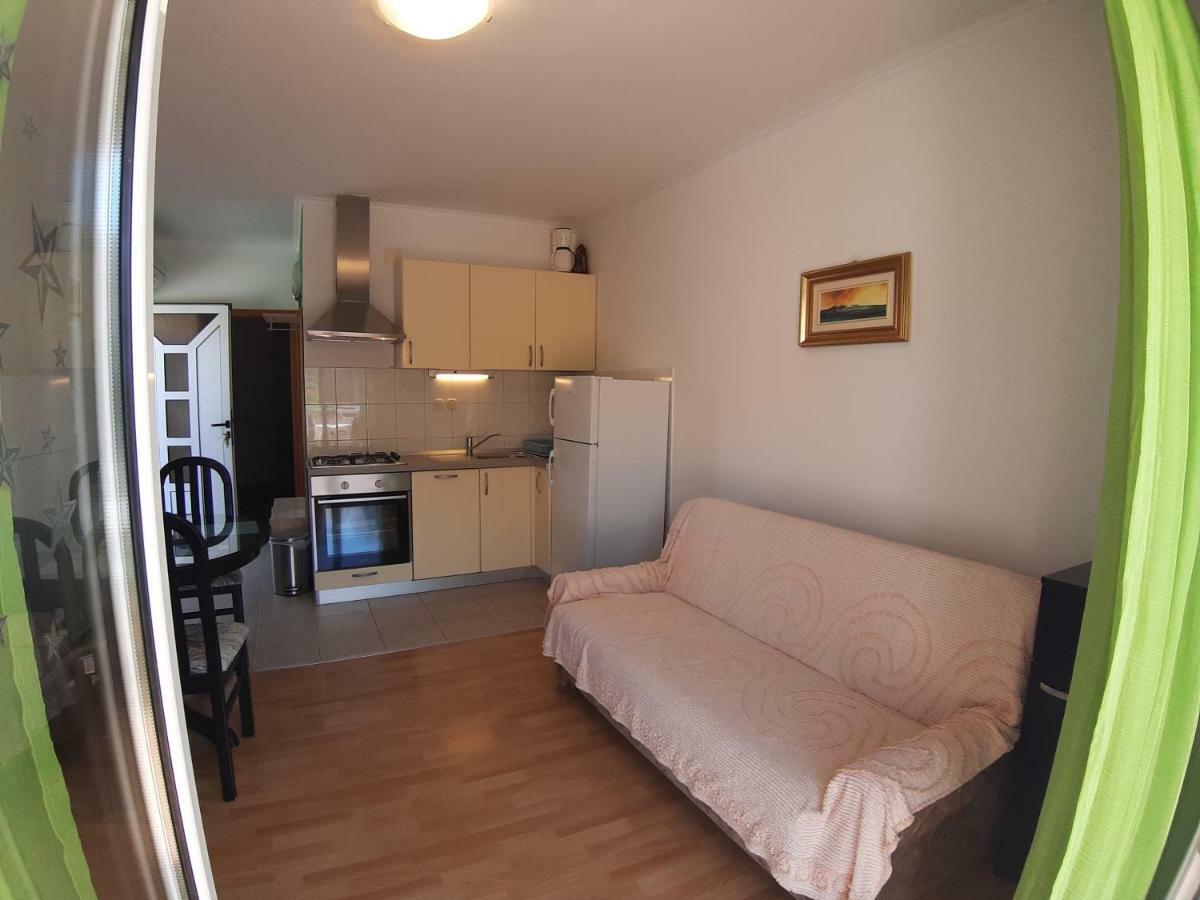 Apartment And Dobrila *