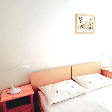 Apartments And Rooms Dobrila Jelsa  Habitación foto
