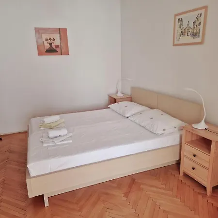 Apartments And Rooms Dobrila Jelsa  Habitación foto