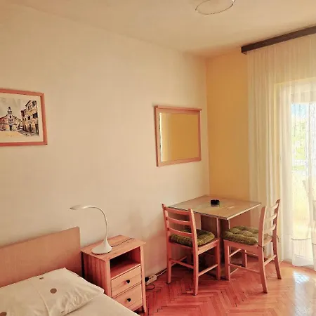 Apartments And Rooms Dobrila Jelsa  Habitación foto
