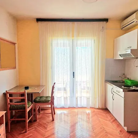 Apartments And Rooms Dobrila Jelsa  Habitación foto