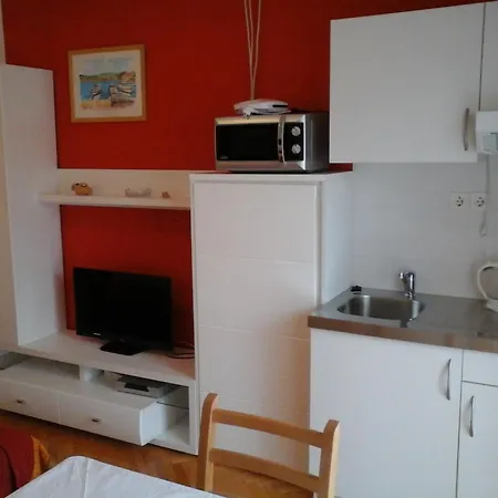 Apartments And Rooms Dobrila Jelsa  Habitación foto