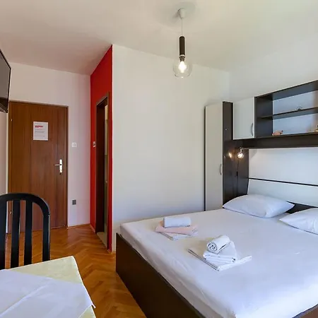 Apartments And Rooms Dobrila Jelsa  Exterior foto