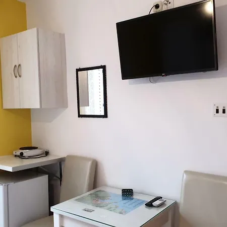 Apartments And Rooms Dobrila Jelsa  Exterior foto