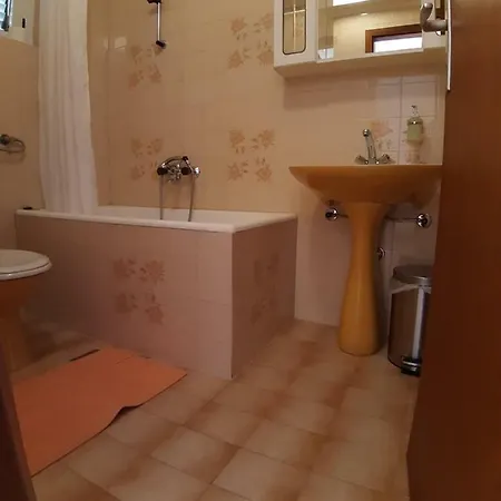 Apartments And Rooms Dobrila Jelsa  Exterior foto